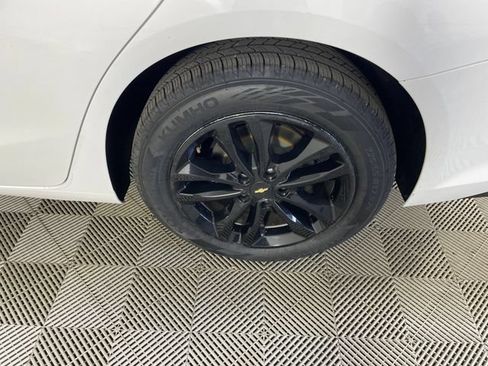 Used 2018 Chevrolet Malibu LT FWD image 19