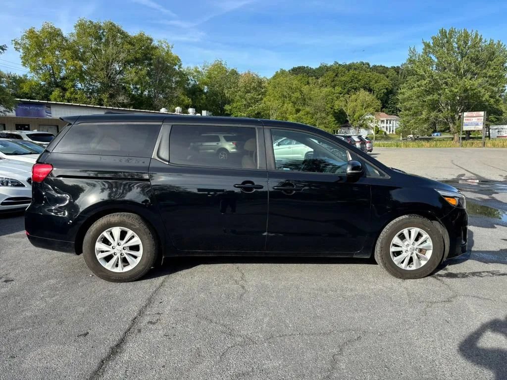 Used 2018 Kia Sedona LX FWD image 9
