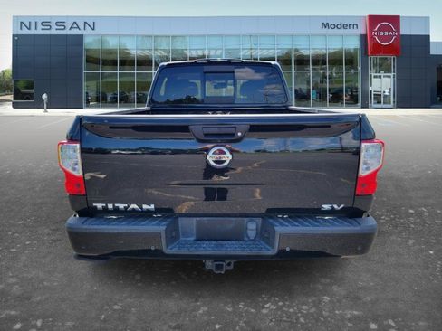 Used 2021 Nissan Titan SV w/ SV Convenience Package RWD image 6