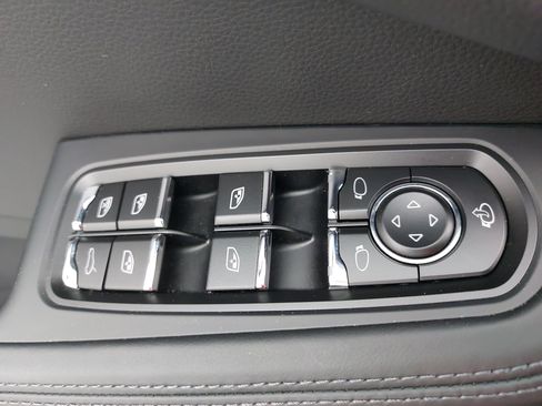 Certified 2026 Porsche Macan Turbo AWD/4WD image 30