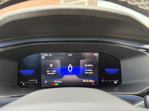 Used 2022 Volkswagen Taos SE w/ Panoramic Sunroof Package image 17