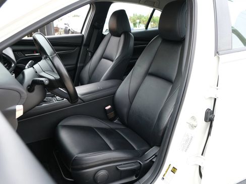Used 2019 MAZDA MAZDA3 Sedan FWD image 9