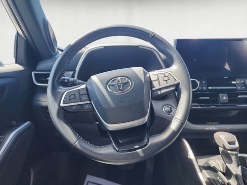 Used 2023 Toyota Highlander XSE AWD/4WD image 12