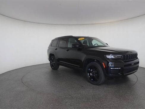 Used 2023 Jeep Grand Cherokee L Limited w/ Black Appearance Package image 28