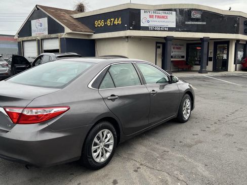 Used 2016 Toyota Camry LE image 5