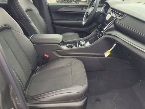 New 2025 Jeep Grand Cherokee Altitude image 22