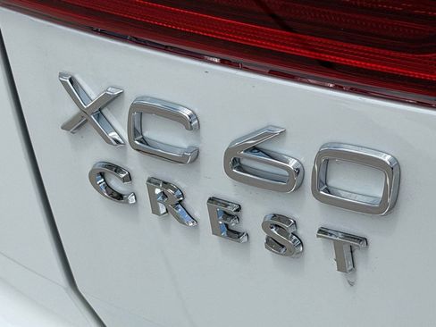 New 2026 Volvo XC60 T8 Plus w/ Climate Package PRO AWD/4WD image 8