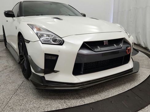 Used 2017 Nissan GT-R Premium w/ Premium Interior Package AWD/4WD image 11