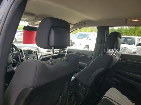 Used 2012 Jeep Grand Cherokee Laredo w/ Laredo E Group AWD/4WD image 9