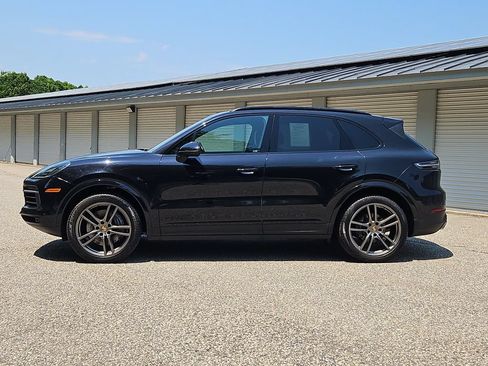 Certified 2022 Porsche Cayenne AWD/4WD image 2