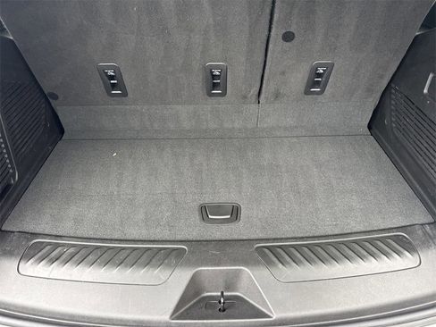 Used 2022 GMC Yukon SLT w/ SLT Premium Package image 18