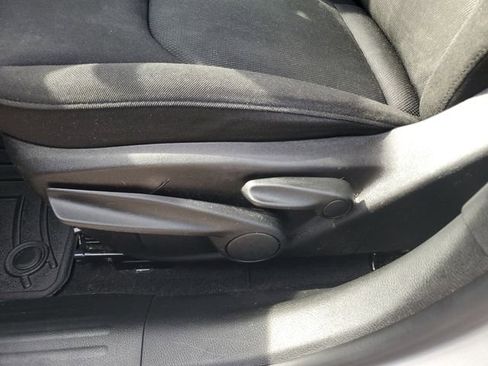 Used 2015 Jeep Renegade Latitude image 18