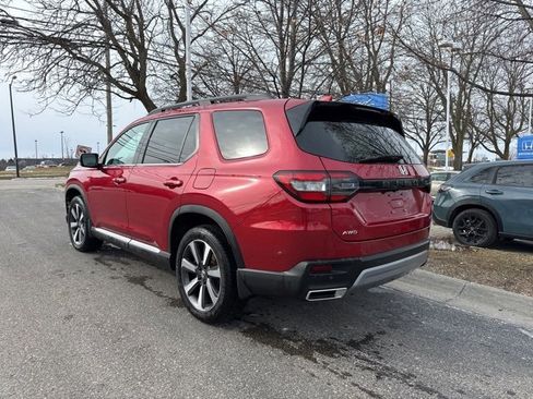 Certified 2025 Honda Pilot Touring image 7