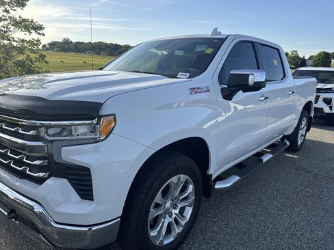 Used 2024 Chevrolet Silverado 1500 LTZ w/ LTZ Premium Package AWD/4WD image 5