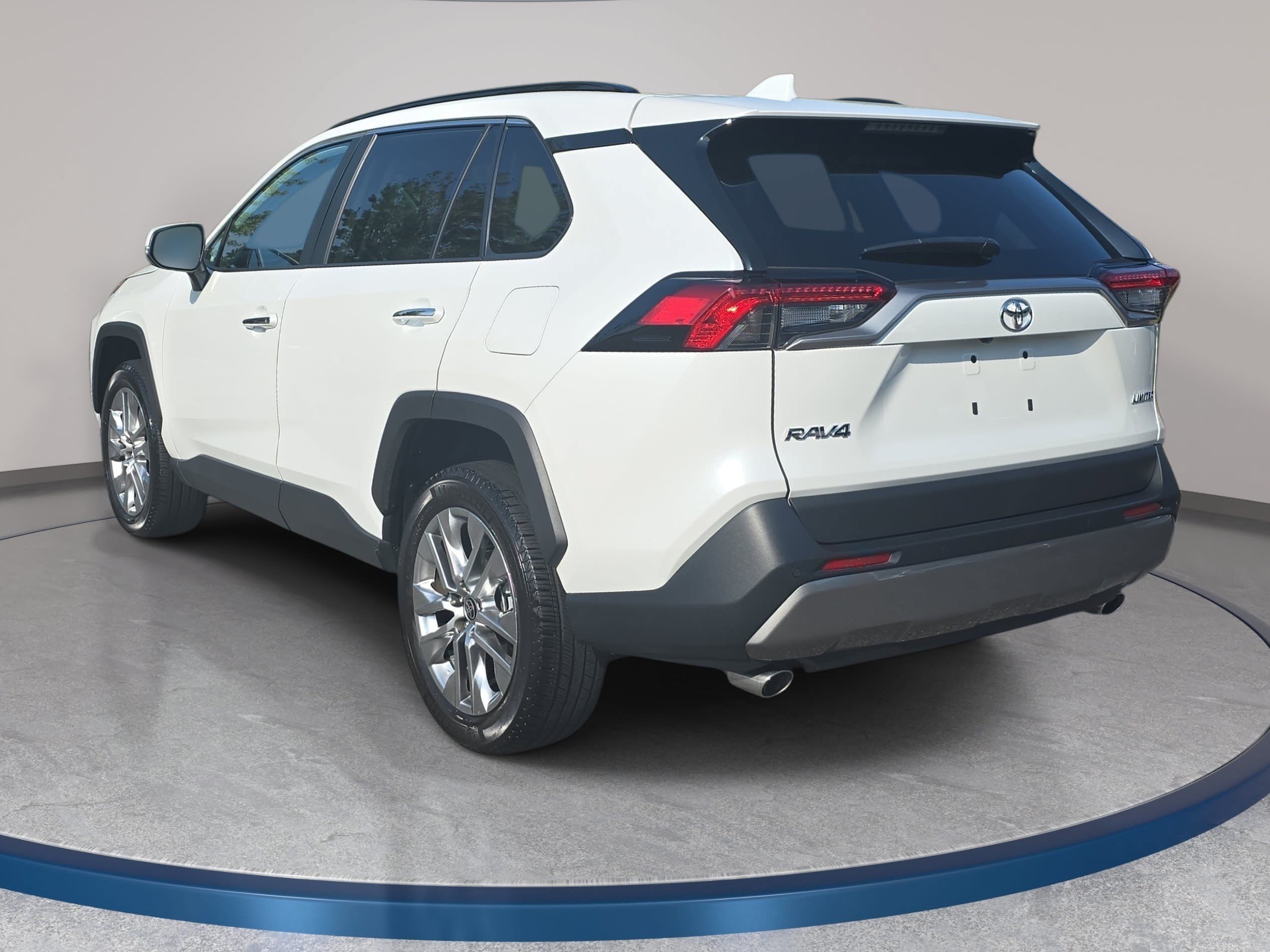Used 2023 Toyota RAV4 Limited FWD image 7