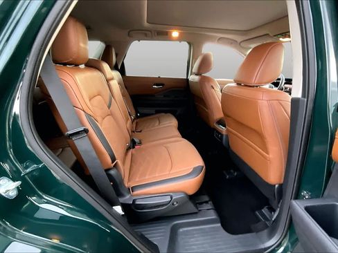 Certified 2025 Nissan Pathfinder Platinum w/ Cargo Package FWD image 21