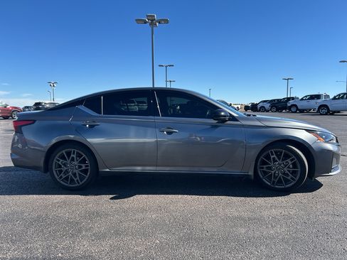 Used 2023 Nissan Altima 2.0 SR image 4