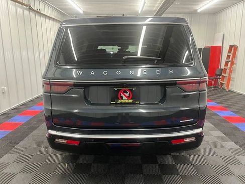 Used 2024 Jeep Wagoneer Series II w/ Flexible Seating Group AWD/4WD image 4