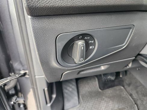 Certified 2024 Volkswagen Tiguan SE image 32