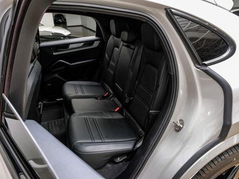 Used 2024 Porsche Cayenne Coupe AWD/4WD image 42