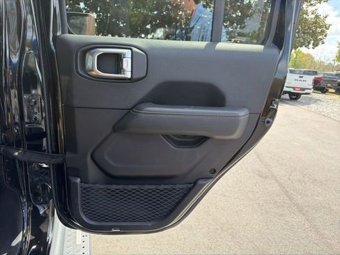 Used 2020 Jeep Gladiator Rubicon w/ Dual Top Group image 12