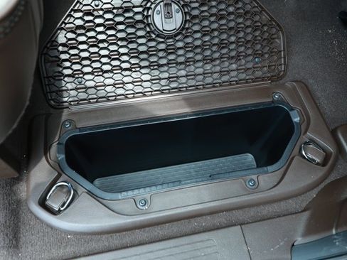 Used 2025 RAM 1500 Laramie AWD/4WD image 32