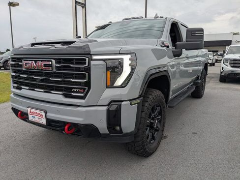 Used 2025 GMC Sierra 2500 AT4 w/ AT4 Premium Plus Package AWD/4WD image 8