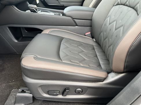 New 2026 Nissan Pathfinder Platinum image 32