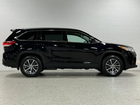 Used 2019 Toyota Highlander XLE AWD/4WD image 5