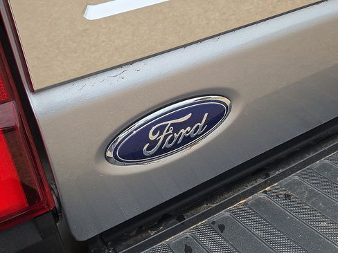Used 2024 Ford F350 Platinum w/ FX4 Off-Road Package AWD/4WD image 12