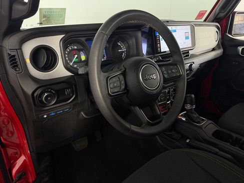 Used 2024 Jeep Wrangler Unlimited AWD/4WD image 20