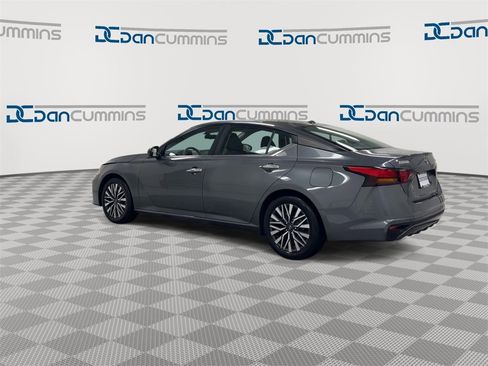 Used 2024 Nissan Altima 2.5 SV image 6