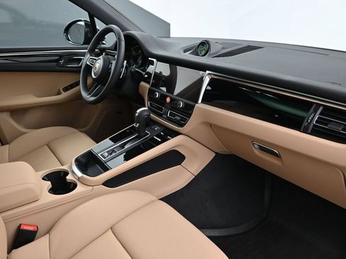 Certified 2026 Porsche Macan AWD/4WD image 14
