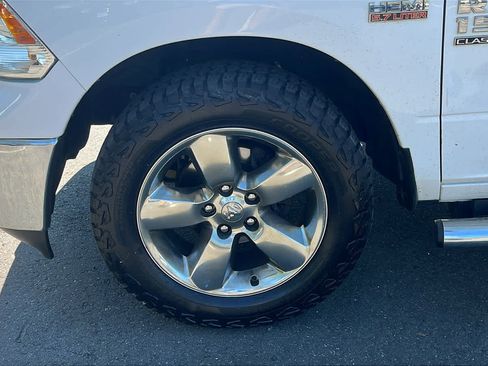 Used 2019 RAM 1500 Big Horn AWD/4WD image 10
