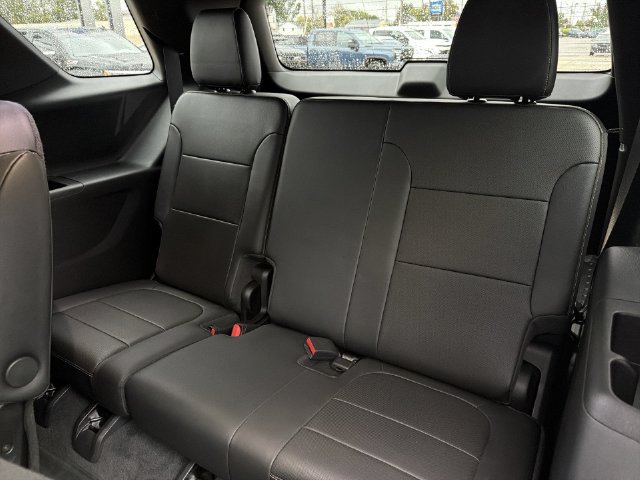 Used 2023 Chevrolet Traverse Premier w/ Redline Edition AWD/4WD image 33