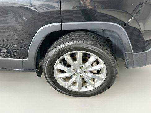 Used 2016 Jeep Cherokee Limited w/ Luxury Group FWD image 11