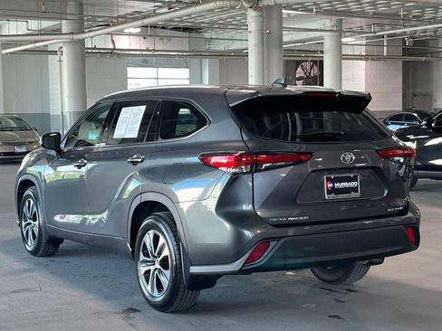 Used 2022 Toyota Highlander XLE AWD/4WD image 8