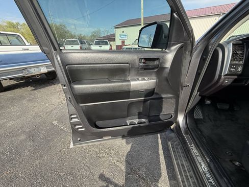 Used 2018 Toyota Sequoia TRD Sport AWD/4WD image 12