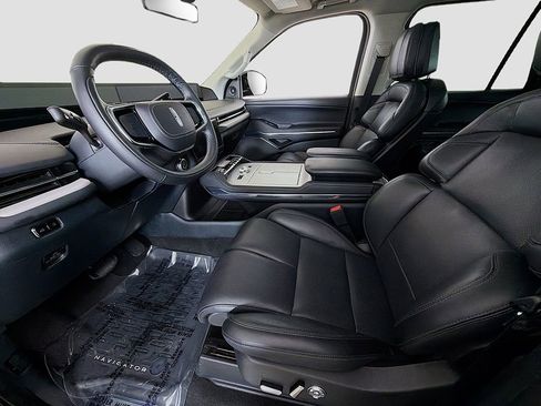 Used 2025 Lincoln Navigator Reserve AWD/4WD image 25