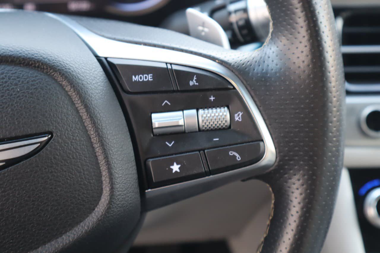 Used 2025 Genesis G70 2.5T RWD image 12