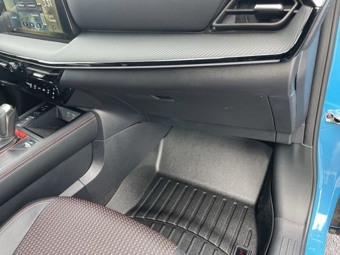 Used 2025 Nissan Kicks SR image 31