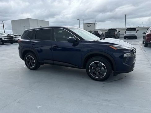 Used 2024 Nissan Rogue SV FWD image 31