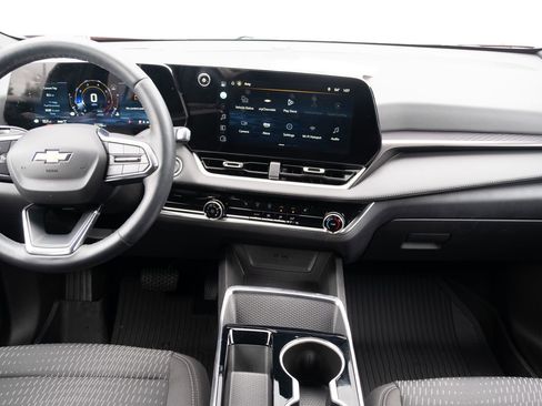 Used 2025 Chevrolet Equinox LT w/ Safety and Technology Package image 17