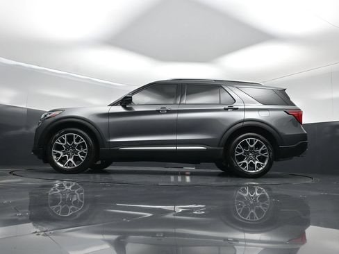Used 2025 Ford Explorer Platinum w/ Ultimate Package AWD/4WD image 51