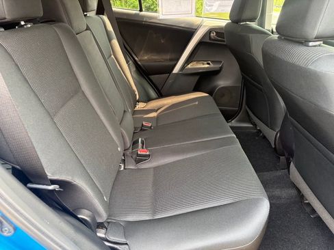 Used 2018 Toyota RAV4 LE w/ All Weather Liner Package FWD image 34
