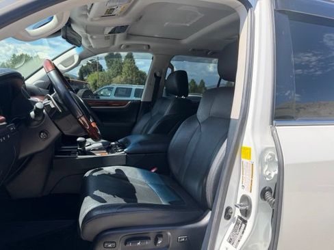 Used 2017 Lexus LX 570 4WD w/ Luxury Package image 18