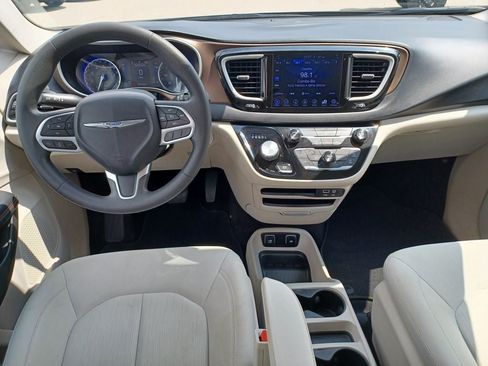 Used 2017 Chrysler Pacifica Touring FWD image 22
