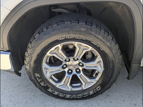 Used 2021 GMC Sierra 1500 SLE w/ X31 Off-Road Package image 18