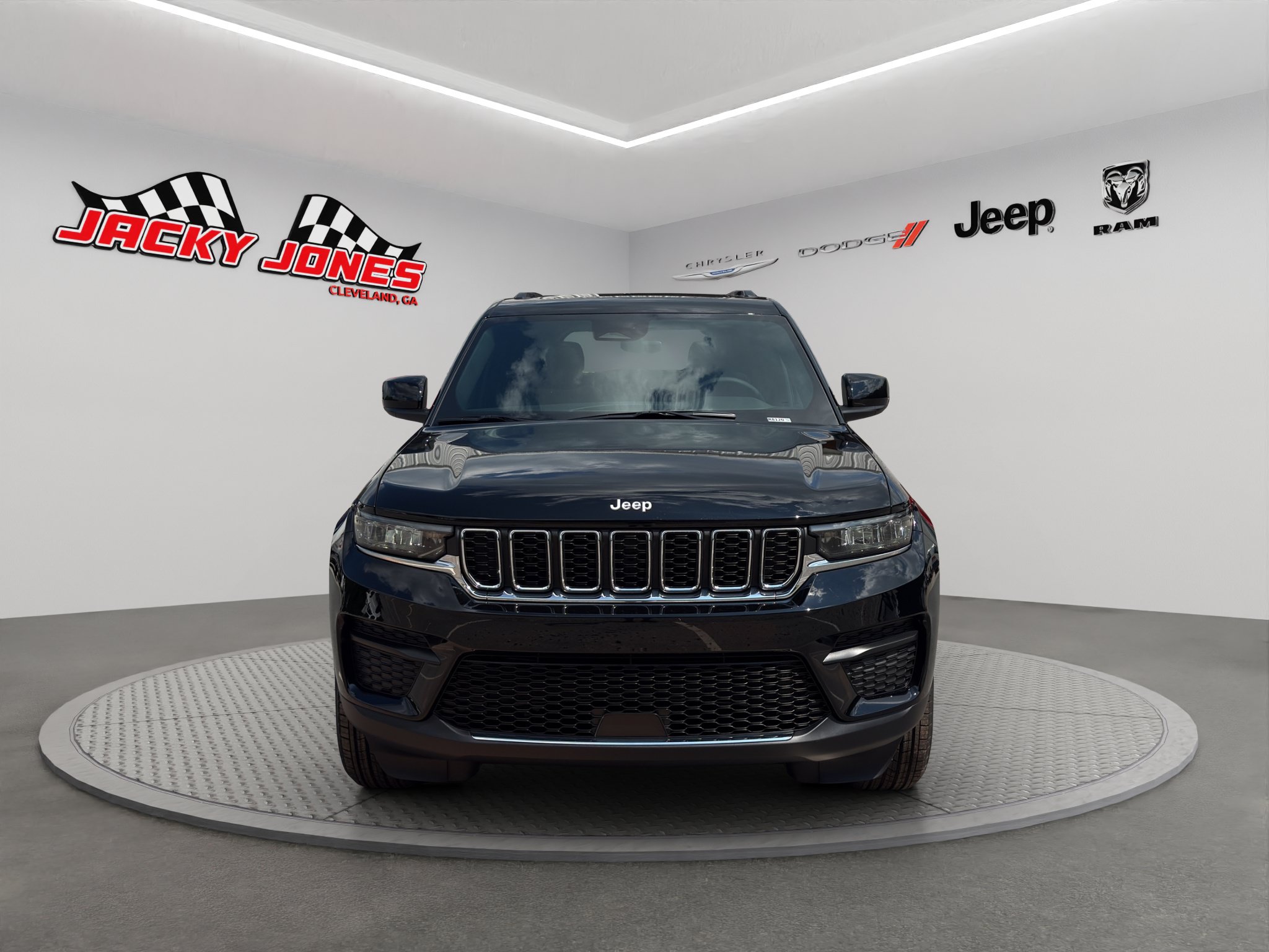New 2027 Jeep Grand Cherokee Laredo X RWD image 12