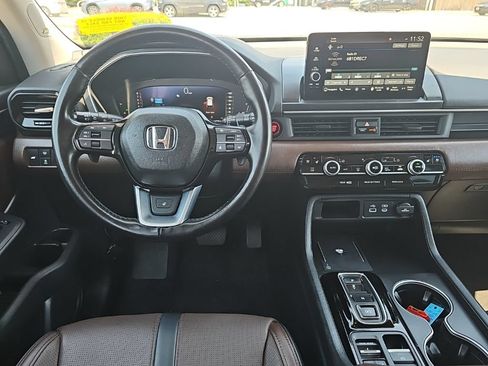 Used 2025 Honda Pilot Elite image 2